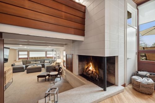 77 Lakeview Dr, Lake Geneva WI  53147-9701 exterior