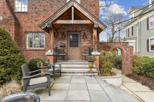 510 Park St, Montclair, NJ 07043-1944