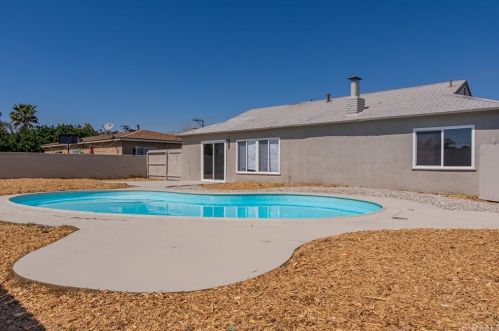 643 Mckinley St, Rialto CA  92376-6057 exterior