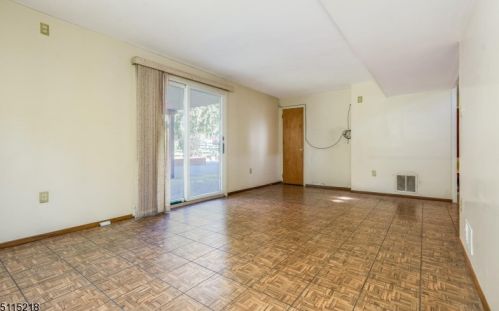 5 Hillside Dr, Clinton NJ 08809-1213 exterior