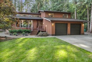 2607 244th Ave, Redmond WA  98075-9404 exterior