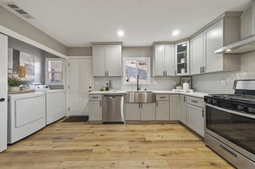 9235 B St, Oakland CA 94603-2416 exterior