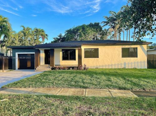 667 50th St, Hialeah, FL 33013-1621