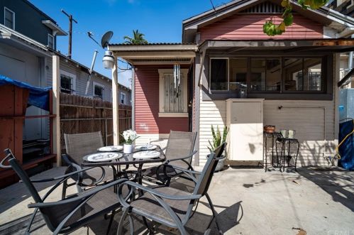 934 Washington Pl, Long Beach CA  90813-6618 exterior