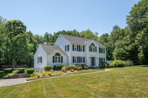 17 Beaumonts Pond Dr, Foxborough, MA 02035-3046