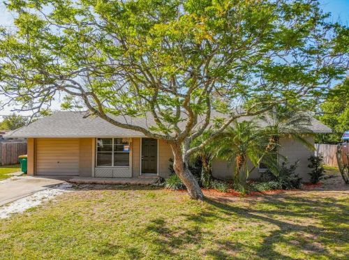 1535 Valencia Ave, Tavares, FL 32778-3908
