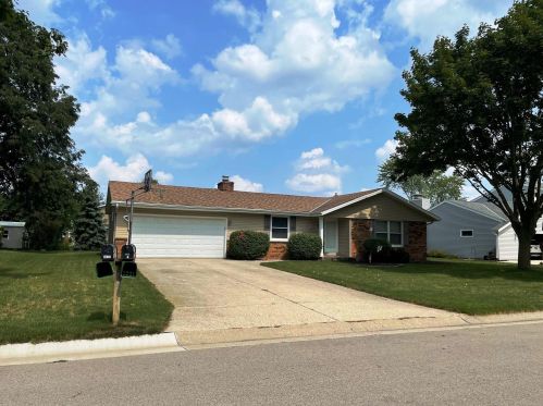 4420 Rachel Ln, Waukesha, WI 53151-6728