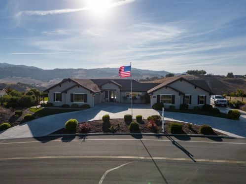 4025 Ashford Cir, Hollister CA  95023-8966 exterior