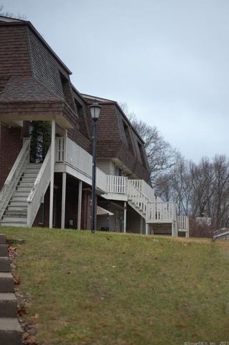 135 Sheraton Ln, Norwich, CT 06360-6415