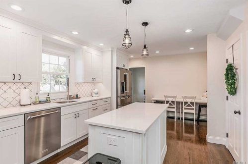 11 Locust Pl, Huntington Station NY 11746-4233 exterior