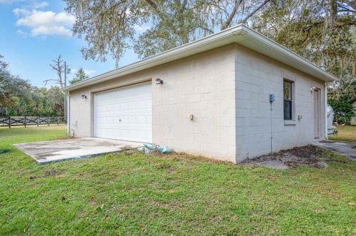 9061 180th Ave, Ocklawaha, FL 32179-7011