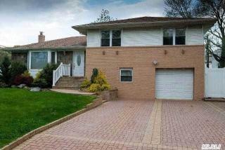 1 Elderwood Ln, Huntington Station, NY 11747-1511
