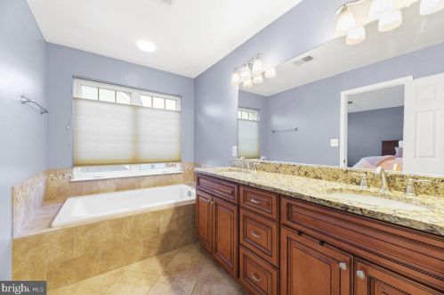 10056 Naughton Ct, Bristow VA  20136-3068 exterior