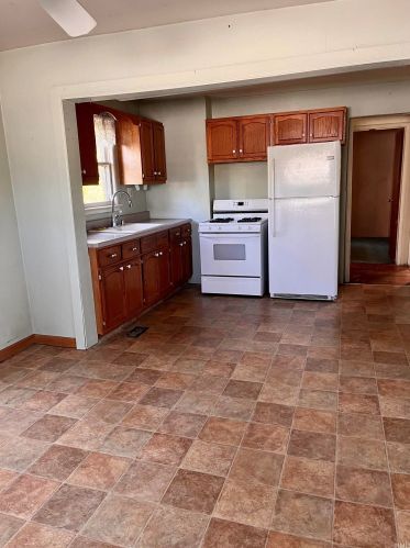 15136 Brick Rd, Granger, IN 46530-9275