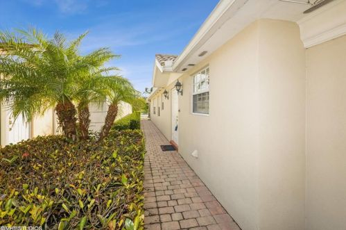 5338 Guadeloupe Way, Naples FL  34119-9577 exterior