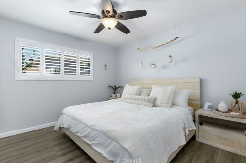 28144 Robin Ave, Santa Clarita CA  91350-2051 exterior