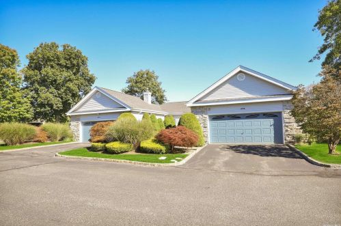 472 Hampton Ct, Moriches, NY 11955-1721
