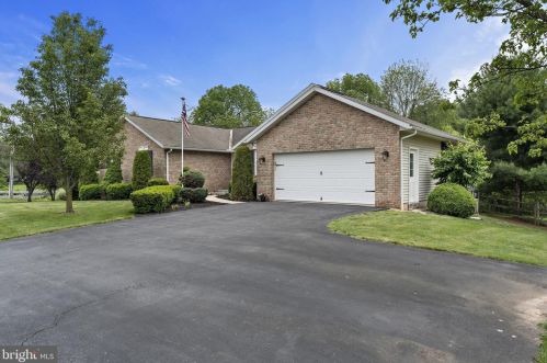 2380 Heather Ln, Gilbertsville, PA 19525-8836