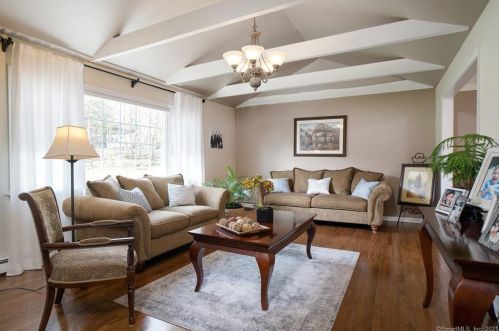 14 Timothy Ln, Huntington, CT 06484-5718