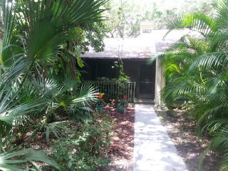2564 Arboretum Cir, Sarasota FL  34232-4325 exterior