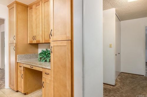 498 Beaumont Dr, Vista, CA 92084-6318