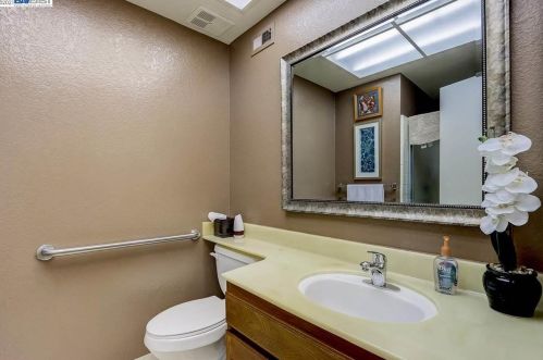 1150 Denton Ave, Hayward CA 94545-1942 exterior