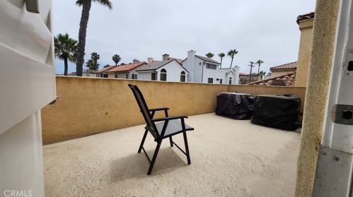 2212 Pacific Coast Hwy, Huntington Beach CA  92648-3958 exterior