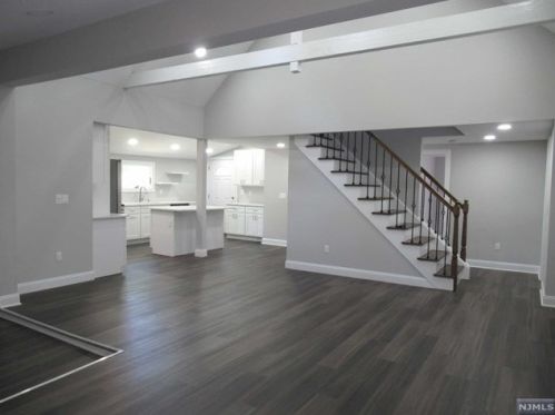 68 Hemlock St, Oakland NJ  07436-1829 exterior