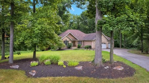 919 Beechwood Dr, Valpo, IN 46383-9713