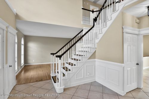 195 Bernard Dr, Tinton Falls, NJ 07701-6757