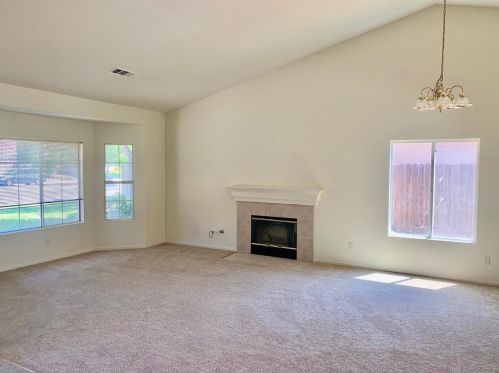 661 Stonewood Dr, Los Banos, CA 93635-9204