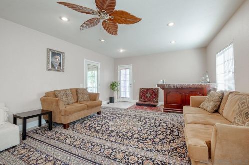 7043 Bobhird Dr, San Diego CA 92119-1403 exterior