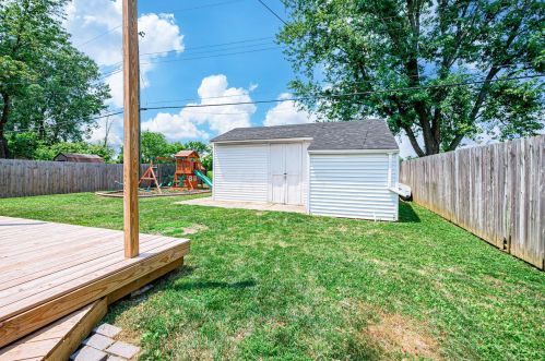 430 Madison Dr, West Jefferson OH  43162-1304 exterior