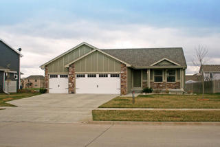 2000 Greentree Dr, Waukee, IA 50263-8249