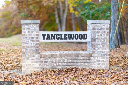212 Tanglewood Dr, Purgitsville, WV 26845-9103