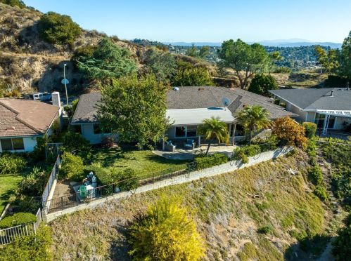 2755 Valle Vista Dr, Glendale CA  91206-4720 exterior