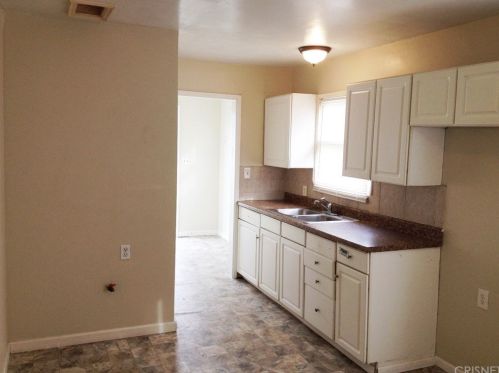 411 Lincoln Ave, Bakersfield CA  93308-3365 exterior