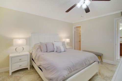 255 Burgundy F, Delray Beach FL  33484-4951 exterior