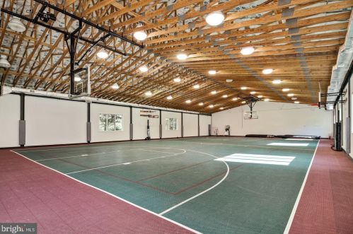 2205 Washington Ln, Huntingdon Valley, PA 19006-5825