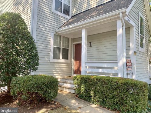 2920 Yarling Ct, Falls Church VA  22042-4473 exterior