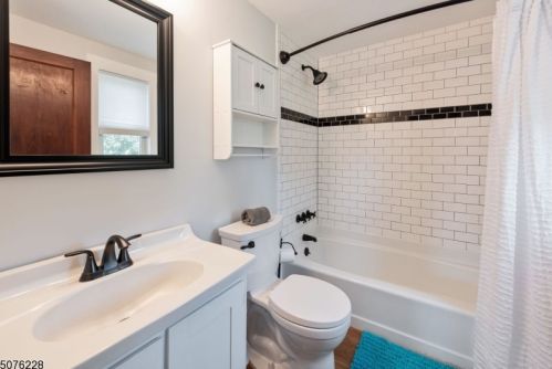 845 Vosseller Ave, Martinsville NJ  08836-2387 exterior