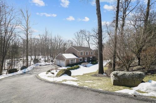 1524 Washington St, Cortlandt Manor, NY 10567-7025