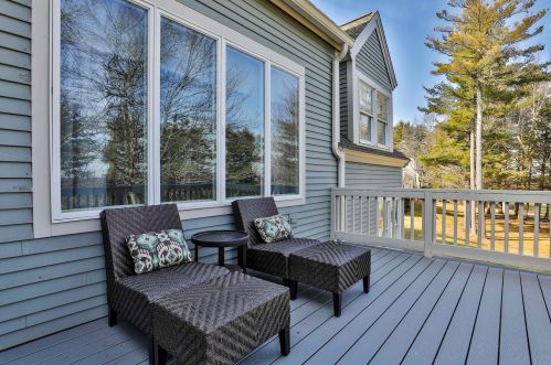 33 Hawthorne Vlg Rd, Nashua NH 03062-2274 exterior