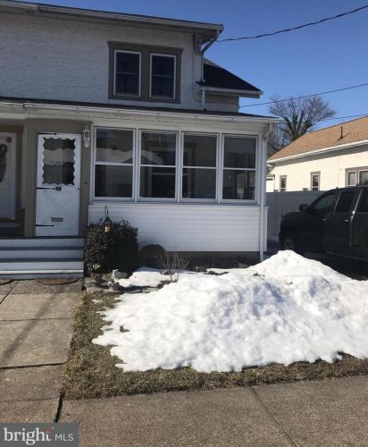 213 Henry St, Pottstown, PA 19464-4831
