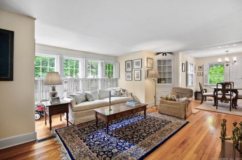 16 Grandview Ter, Essex CT  06426-1005 exterior