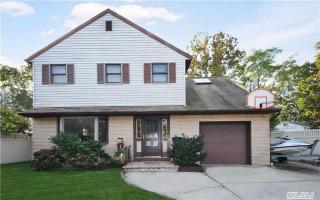 14 Oak St, Bayville, NY 11709-2917