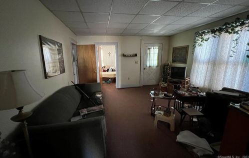 61 Maple St, Litchfield CT  06759-3101 exterior