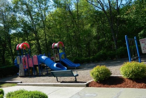 231 Briarwood Dr, Somers Town NY  10589-1810 exterior