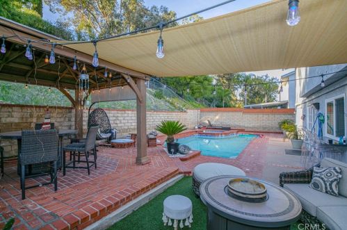27067 Alabastro Dr, Santa Clarita CA  91354-2215 exterior