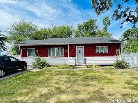 197 Adrienne Dr, Bayshore, NY 11706-2102